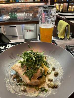 Gate One Restaurant And Bar