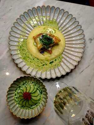 Regale Bar & Restaurant