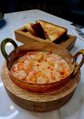 Regale Bar & Restaurant