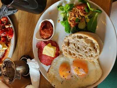 Le Barometre Bistro & Bar