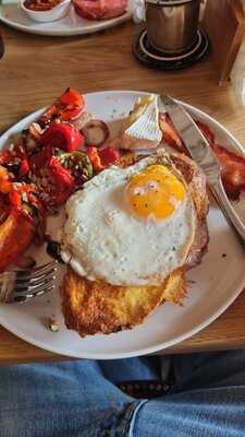 Le Barometre Bistro & Bar