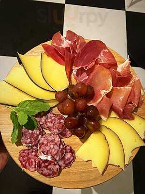 Sea Salt Grill & Lounge