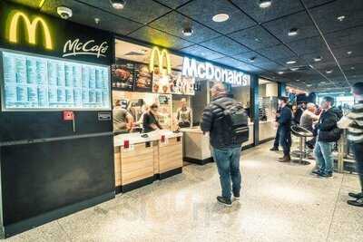 Mcdonalds's Warszawa Airport (departures)