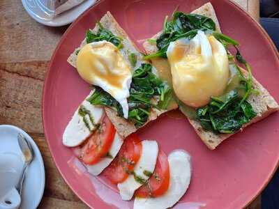 Domingo Cafe Resto Bar