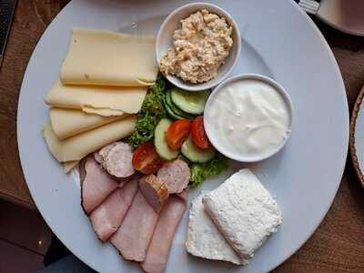 Domingo Cafe Resto Bar