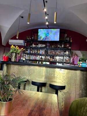 Domingo Cafe Resto Bar