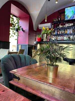 Domingo Cafe Resto Bar