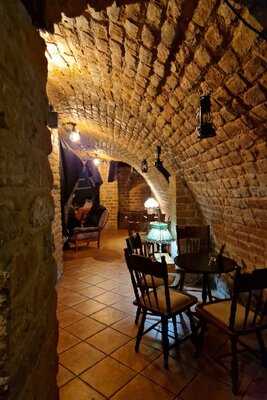 Pub Pod Dwona Miotłami.