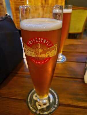 Pub Pod Dwona Miotłami.