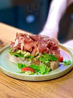 Pimiento Shop And Bistro