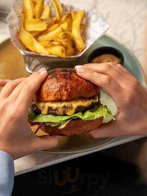 Vibes Restaurant & Bar