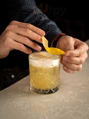 Vibes Restaurant & Bar