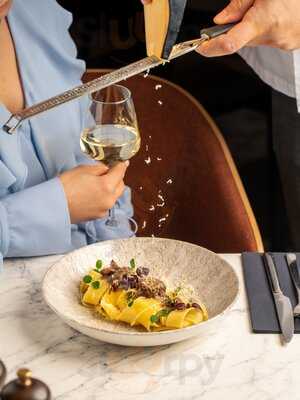 Vibes Restaurant & Bar