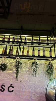 Niewinność Wine Bar