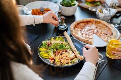 Mucho Gusto Restaurant & Chill Bar