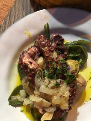 Garfo Torto O Restaurante-bar