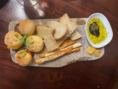 Dom Queijo Cheese House