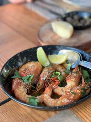 Bronzear Beach Bar & Restaurant