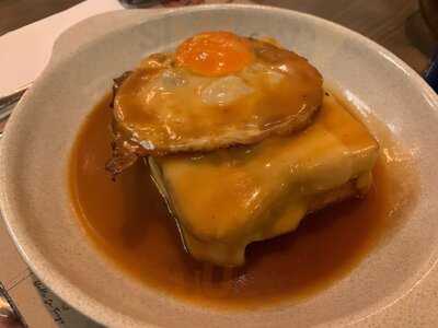 Capa Na Vila By Capa Negra