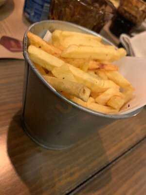 Capa Na Vila By Capa Negra