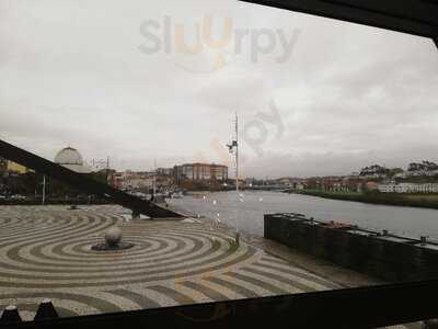 Capa Na Vila By Capa Negra