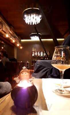 Capa Na Vila By Capa Negra