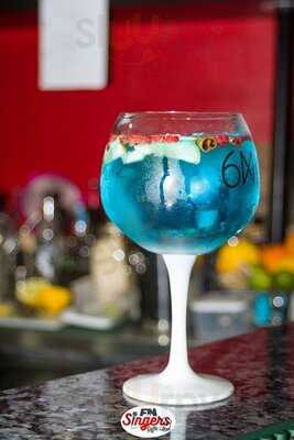 Singers Caffé & Bar