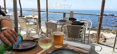 Guia Beach, Food & Drinks