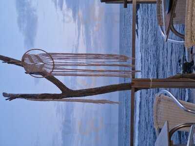 Guia Beach, Food & Drinks