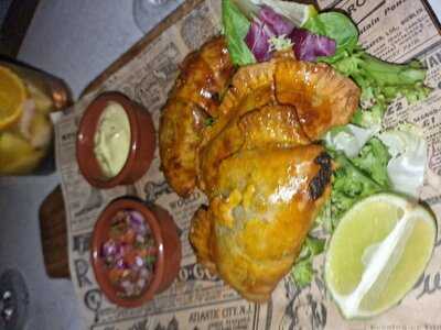 Guia Beach, Food & Drinks