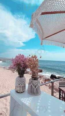 Guia Beach, Food & Drinks