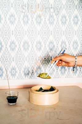 Pearl Oyster And Wine Bar