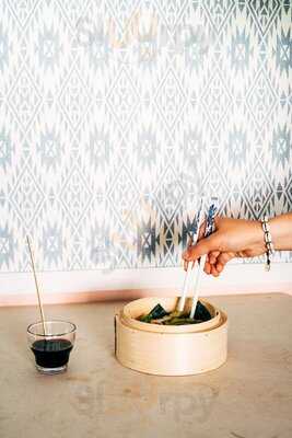 Pearl Oyster And Wine Bar