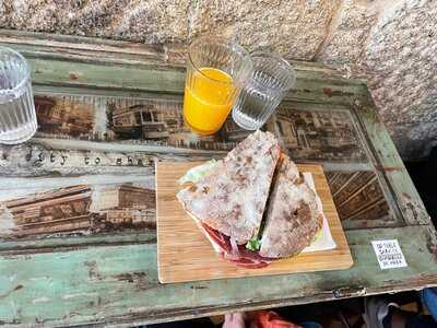 Linha22 Café & Mercearia