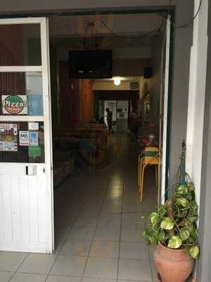 Estoi Kebab & Curry House