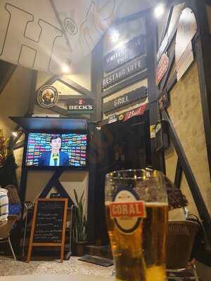 The White-house Pub And Restaurant Grill