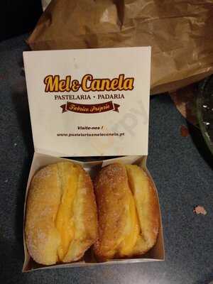 Mel & Canela