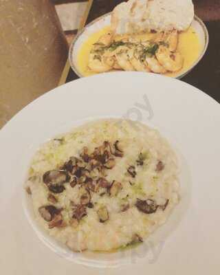 Gin Lovers Bar & Restaurant