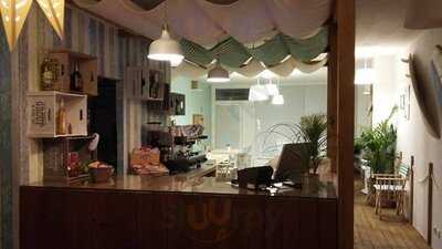 Quebra Onda Surf Cafe