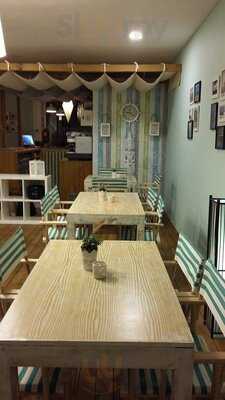 Quebra Onda Surf Cafe