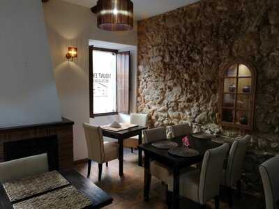 Mount Everest Restaurant And Bar Faro