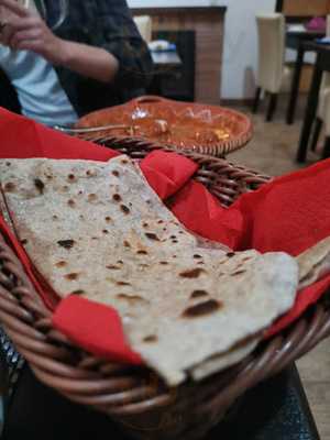 Mount Everest Restaurant And Bar Faro