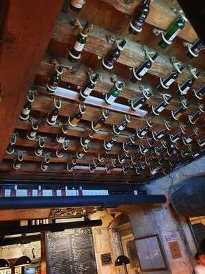 Tábuas Porto Wine Tavern