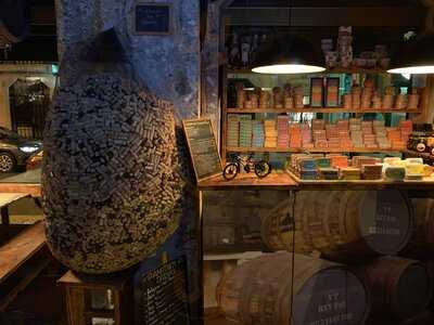 Tábuas Porto Wine Tavern