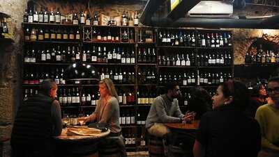 Tábuas Porto Wine Tavern