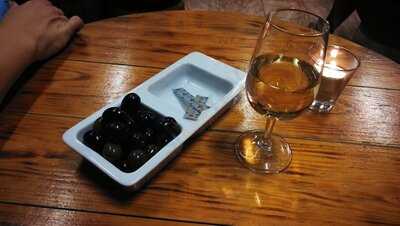 Tábuas Porto Wine Tavern