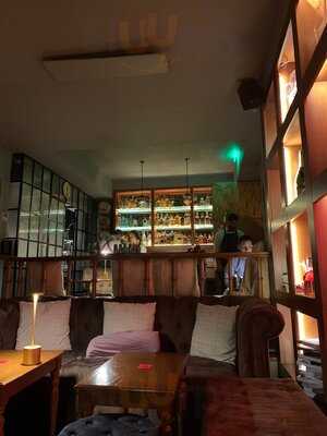 Red Frog Speakeasy Bar