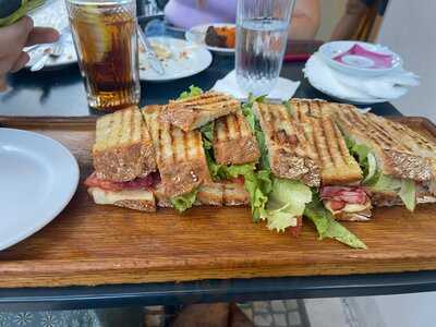 Café Penta - Tostas E Bolos A Metro