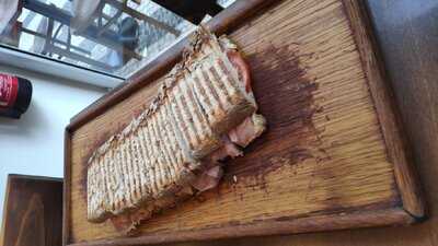 Café Penta - Tostas E Bolos A Metro