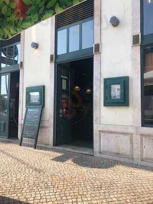 Hennessy's Irish Pub